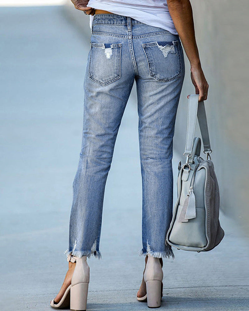Nora | This Contemporary Slim Fit Jeans with Frayed Hems