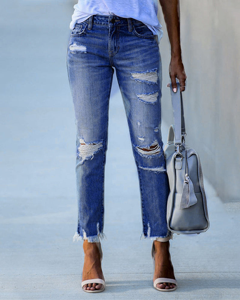 Nora | This Contemporary Slim Fit Jeans with Frayed Hems
